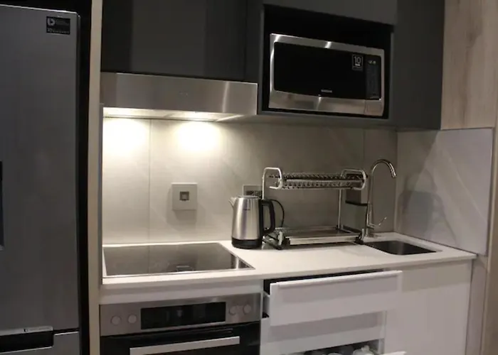 Furnished, 1-Bedroom, Luxury Apartment In Menlyn Maine