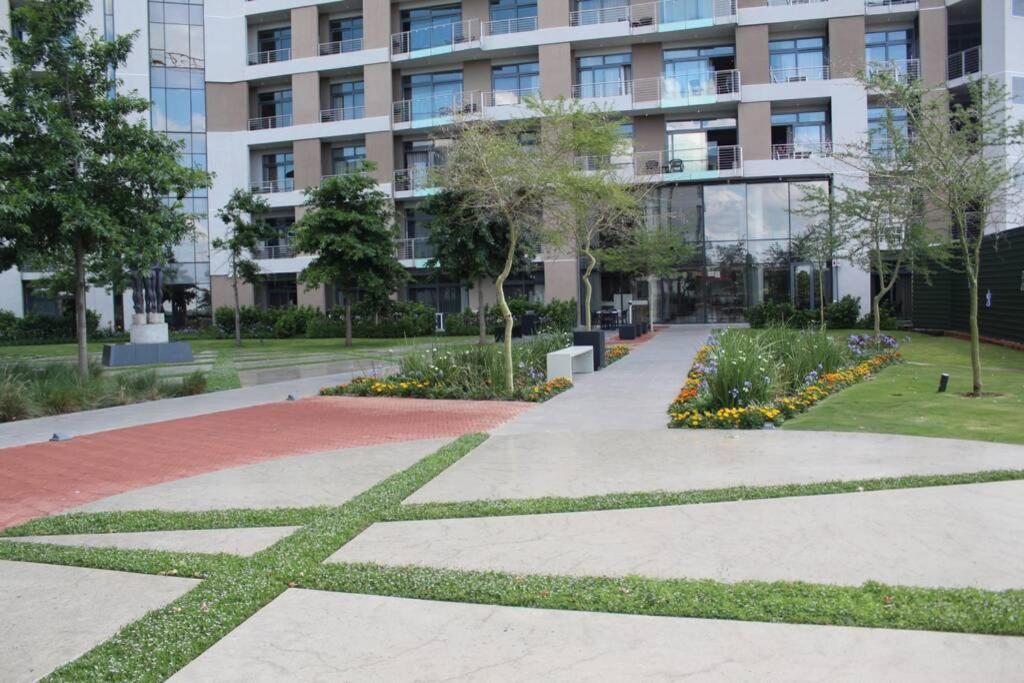 Furnished, 1-bedroom, Luxury In Menlyn Maine *