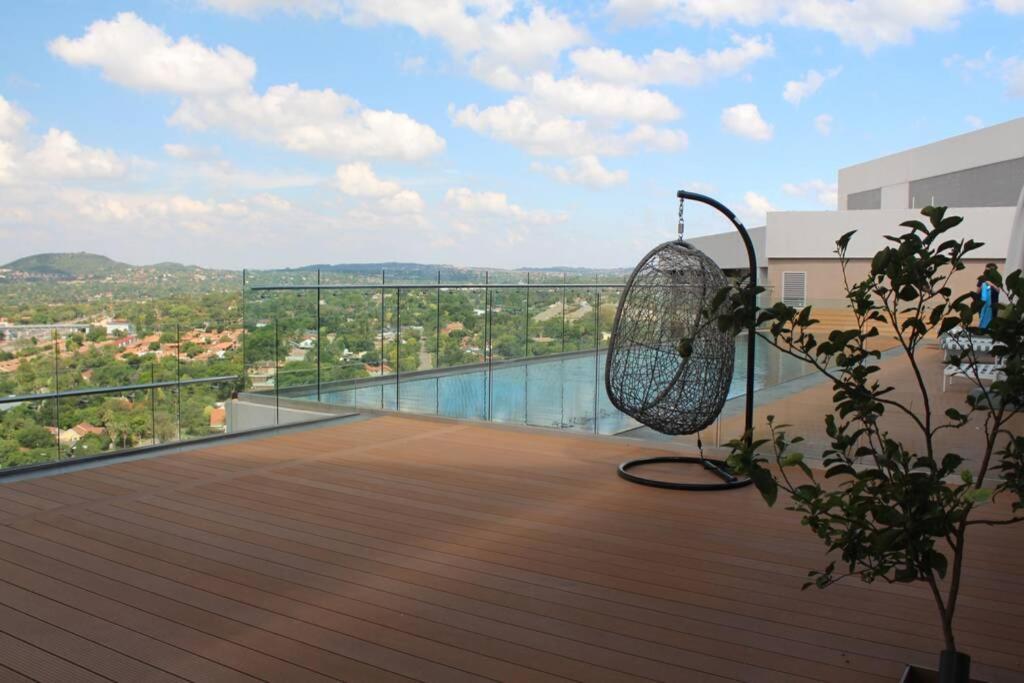 Furnished, 1-bedroom, Luxury In Menlyn Maine Appartement *