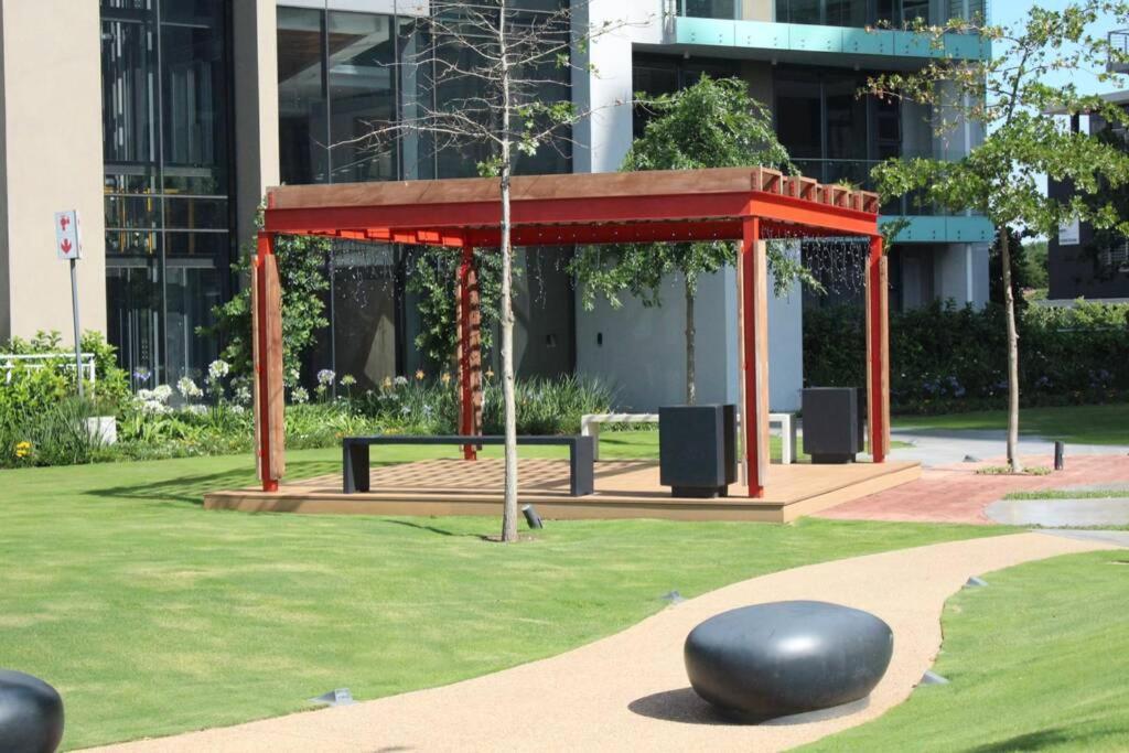 Appartement Furnished, 1-bedroom, Luxury In Menlyn Maine